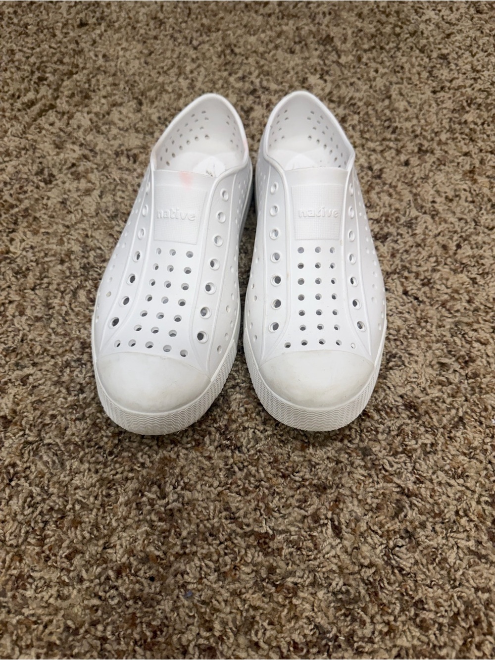 White Natives Size J6